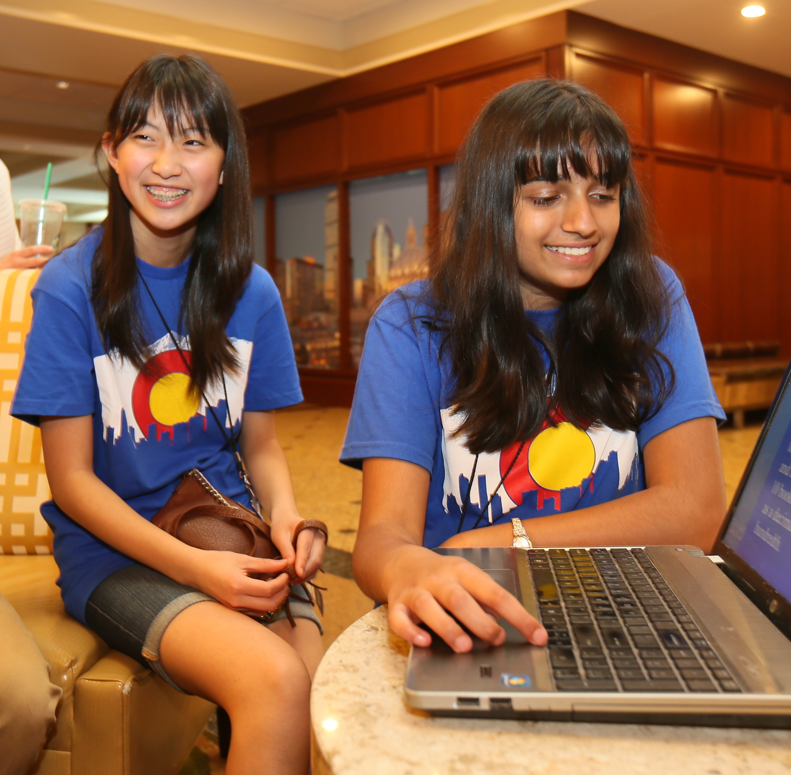 2 girls at a computer